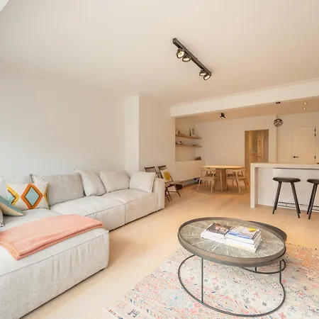 Stylish 2-bedroom Renovated