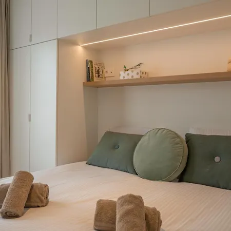 Stylish 2-bedroom Renovated Daire