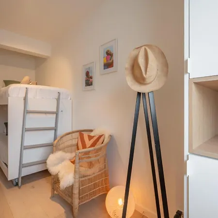 Stylish 2-bedroom Renovated *