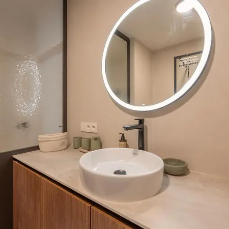 Daire Stylish 2-bedroom Renovated